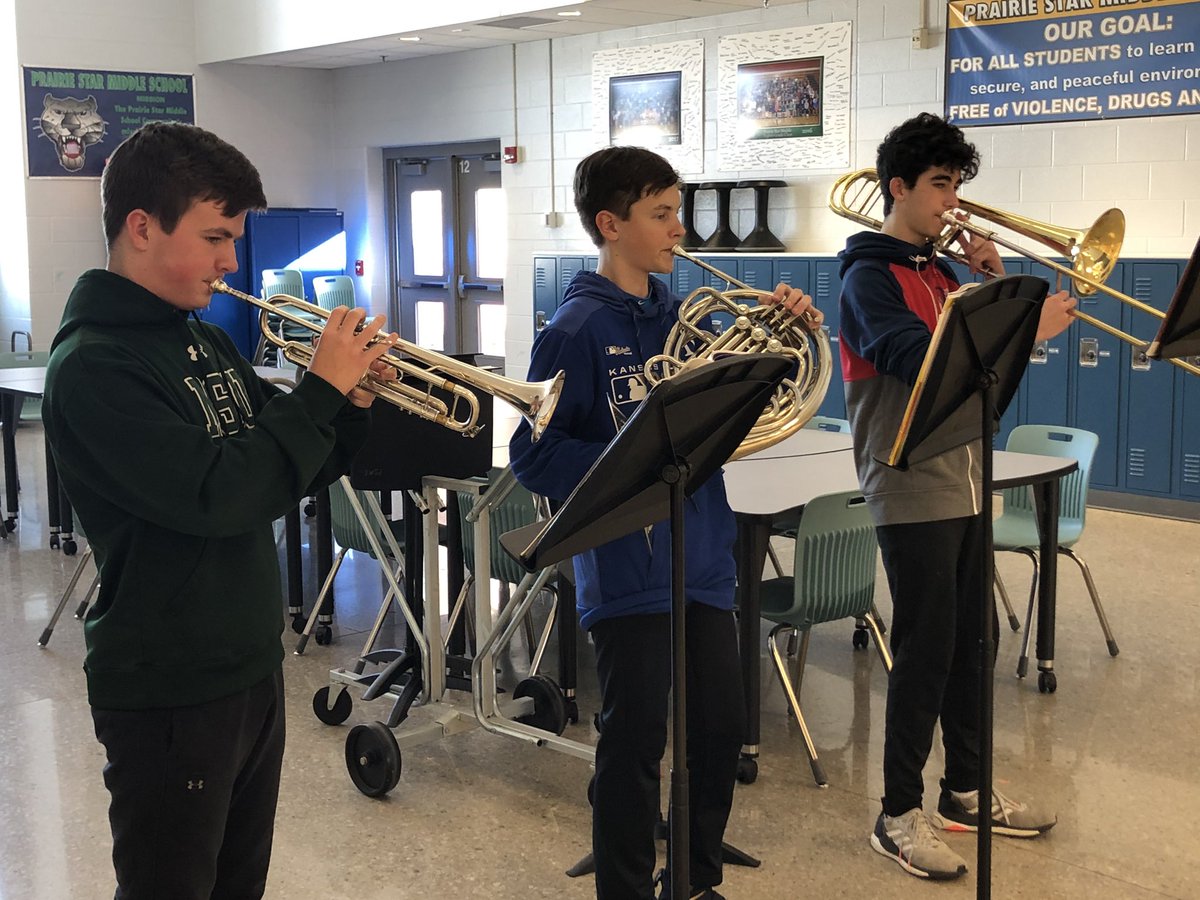 PSMSBand's tweet photo. We were out caroling around @PSMSBV yesterday spreading holiday cheer! https://t.co/tetGwNuaZT