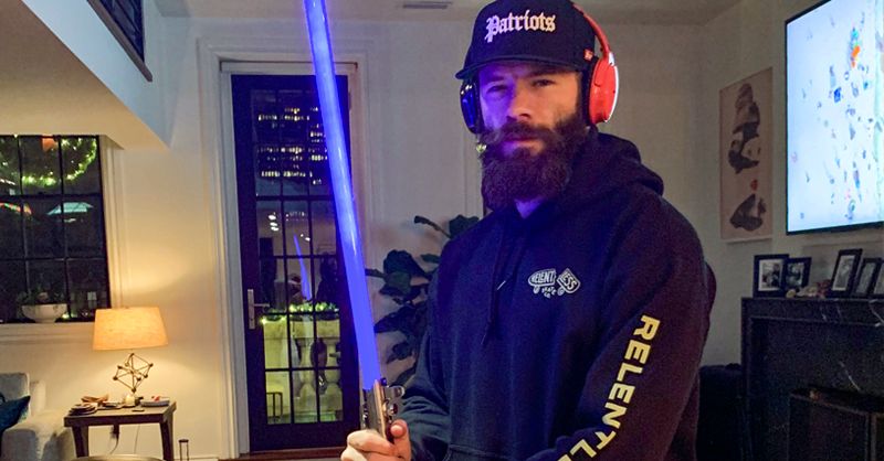 #TheRiseOfSkywalker is here &amp; so is your chance to win.

RT to enter to win a pair of <a href="/Bose/">Bose</a> QC35II #StarWars Edition Headphones.
            
Rules: bit.ly/35FYZE4