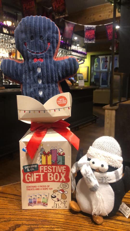 RoseofLancs's tweet image. 🌲🎅🏻🌲 DAY 20 OF OUR CHRISTMAS COUNTDOWN 🌲🎅🏻🌲

🐶 Today’s prize is one for everyone’s favourite member of the family. You can win a festive gift box and squeaky gingerbread man for your dog 🐶

RT for a chance to win. #pengwin 🐧 #CountdowntoChristmas #ChristmasAdventGiveaway