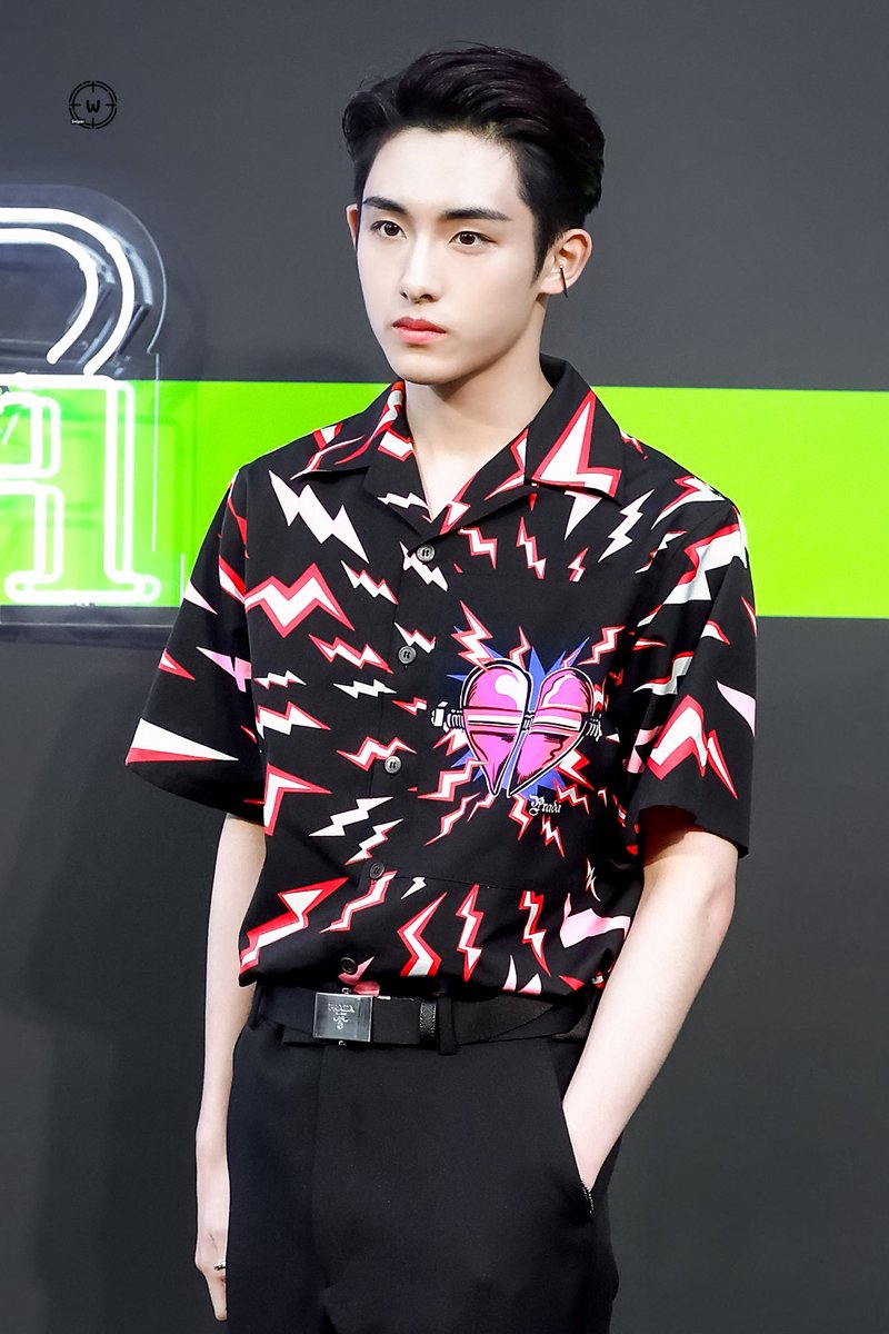 เอสเอ็มมันรู้ได้ไงว่าเด็กคนนี้จะเติบโตมาอย่างมีคุณภาพ ตั้งแต่เซฮุน พี่แทยง ต่ง กับอีกหลายคน พออายุข้าม20ปีเท่านั้นแหละ โอ้โห ไม่เสียแรงที่แคสมาออดิชั่นอ่ะ