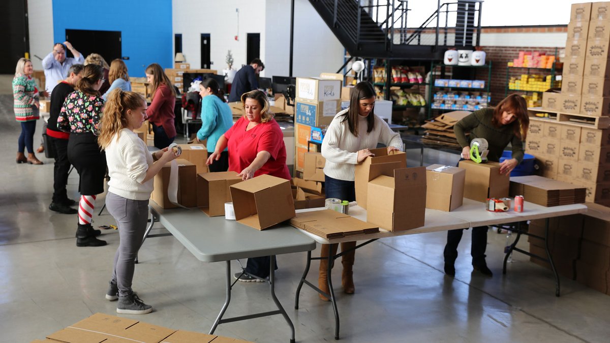 factoryllc_lv's tweet photo. Factory elves are busy packing @Pipsnacks boxes just in time for the holidays! #pipcorn #supplychain https://t.co/JdUchCD89j