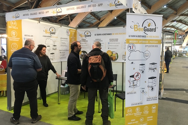 MyBeeGuard's tweet photo. Merci @AbeilleDeFrance pour l'organisation du #SIMAPI, un grand succès !
Merci aux très nombreux visiteurs pour votre intérêt, votre soutien à nos efforts en faveurs de l'#innovation pour les #apiculteurs 🐝
| #Abeille #Apiculteur #Apiculture #Miel #Nature #Ruche | https://t.co/fx7rObFZXO