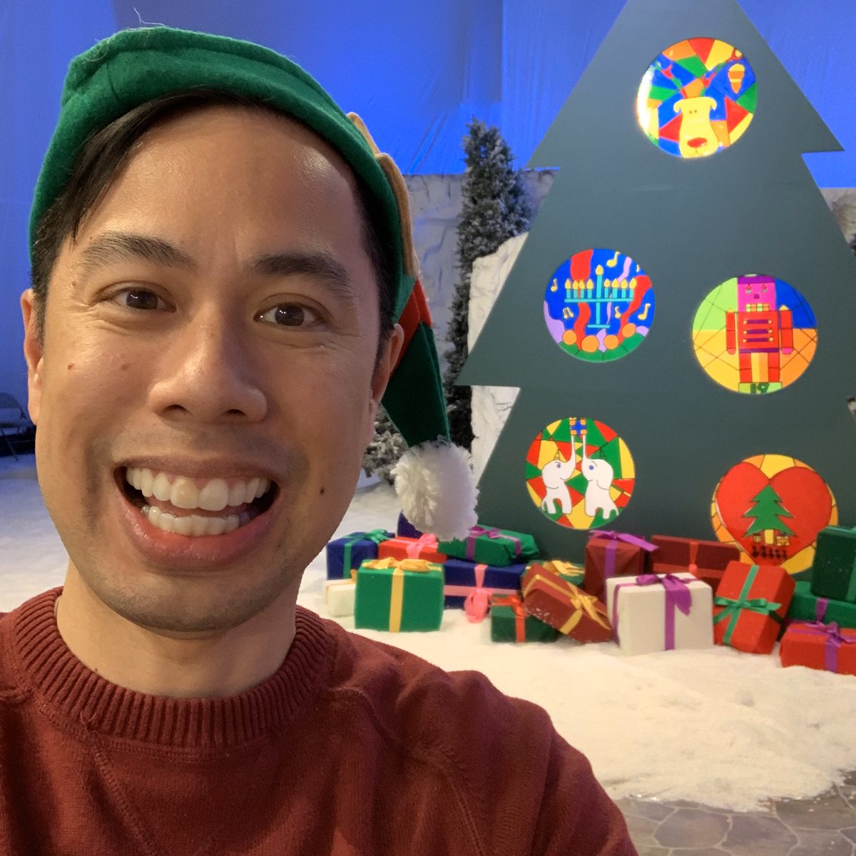 mandelweb's tweet image. Tonight’s a big night of unscripted on #Nickelodeon - it starts at 7p with #TopElf when we find out our final three, followed by the second half of our America’s Most Musical Family semis, and it’s capped off by the finale of #DoubleDare feat. #ShaunWhite and #AllyBrooke! #AMMF