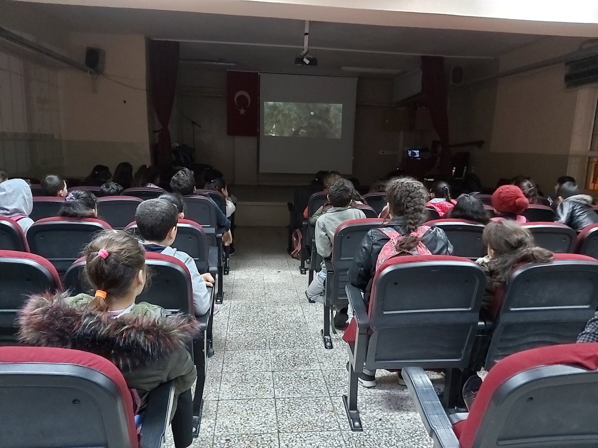 SehitVedat's tweet photo. Her çocuk özeldir filmini öğrencilerimizle birlikte izledik.@Istanbul_ILMEM @milli_ilce @umudumogretmen1 @2525Ibrahim @Ozay_SERT @memleventyazici @OzilLevent @sultangazimem1 @ziyaselcuk @milli_ilce #yerdekiyıldızlar #herçocuközeldir https://t.co/acKHTvzQwz