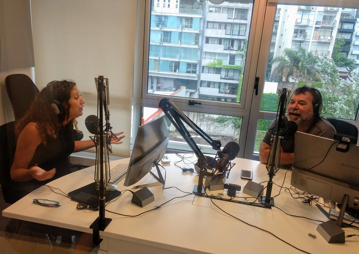 PasosPerdidos_'s tweet photo. En el aire ¡el último #PasosPerdidos en #vivo de 2019 en @led_fm! Periodismo político (para nerds, y pasional) con @gimenafuertes y @feramato. Es por acá 👉 https://t.co/n2khtkvWIN https://t.co/ZX6TOVe9TZ