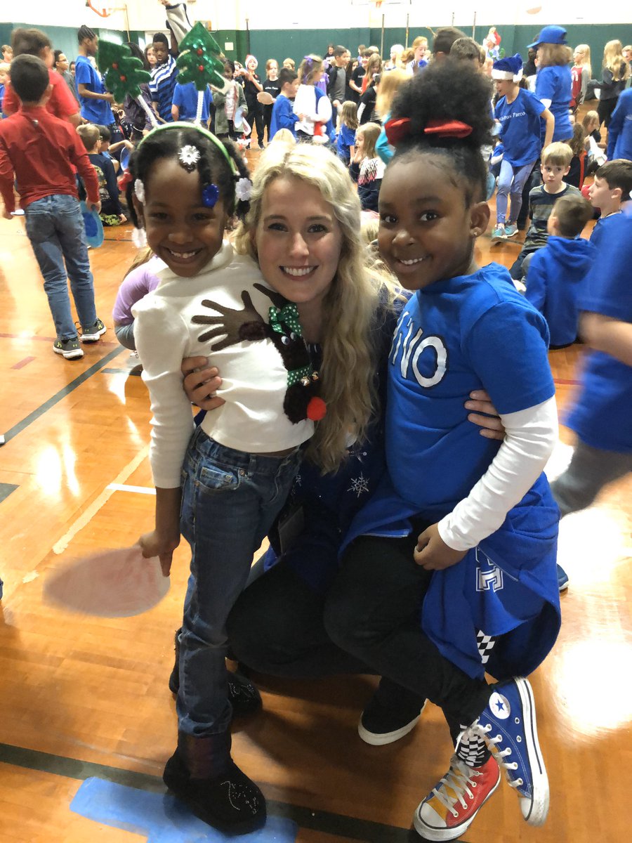 LieskesClass's tweet photo. Whole school house meetings are the BEST! @BluffParkElem #SubitusParco https://t.co/ncAxyu9Syv