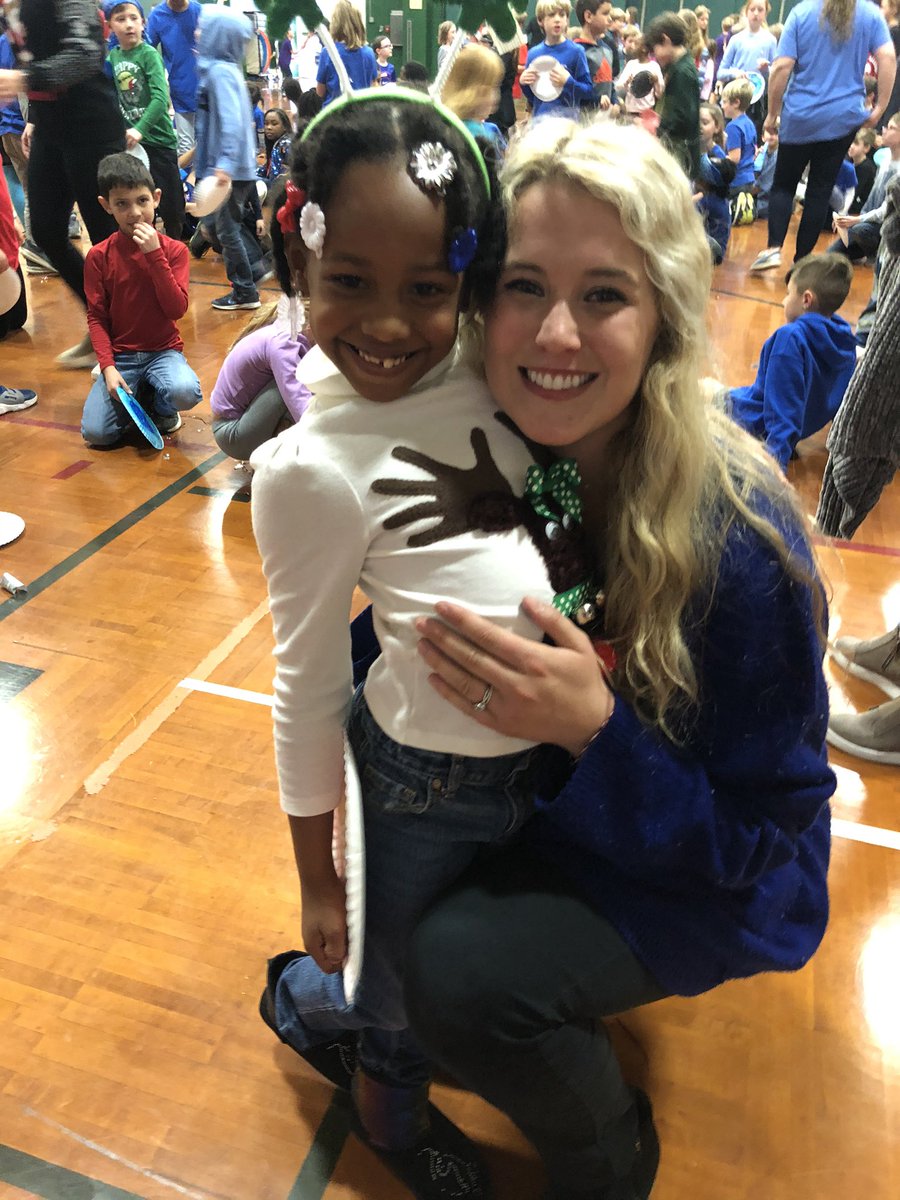 LieskesClass's tweet photo. Whole school house meetings are the BEST! @BluffParkElem #SubitusParco https://t.co/ncAxyu9Syv
