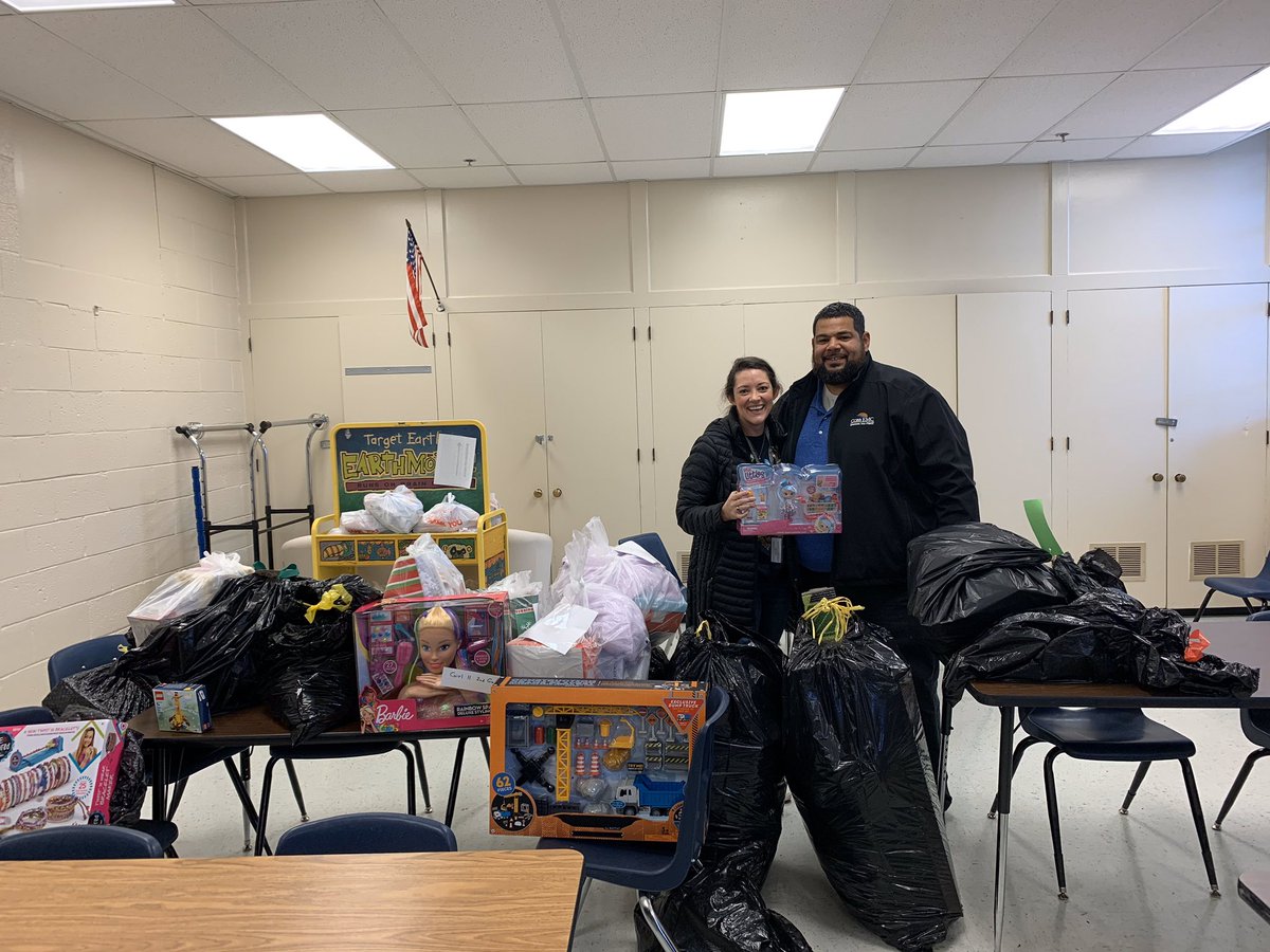 PWFCounseling's tweet photo. @PWFCounseling have been busy elves thanks to our partners @CobbEMCEdu @EastsideElemPTA @MBEScounselors @TempleSinaiAtl @walton_raiders, @PowersFerryES staff and other anonymous donors who donated gifts, food, bikes, skates, grocery cards, and class party supplies this week! https://t.co/tVaW2SOlOL