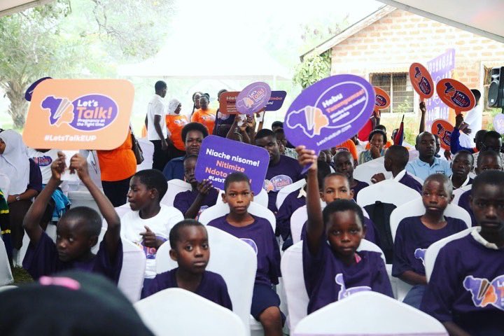 jokateM's tweet photo. Wilaya ya Kisarawe tunatoa shukrani zetu kwa Shirika la @unesco Tanzania kwa kusema wazi wanaunga mkono juhudi za viongozi wa wilaya ya Kisarawe za kuwezesha mtoto wa kike kujikwamua na kupata ulinzi kupitia kampeni zetu za #TokomezaZeroKisarawe na #UkatiliWaKijinsiaKisaraweBasi https://t.co/Txi6N4a81H
