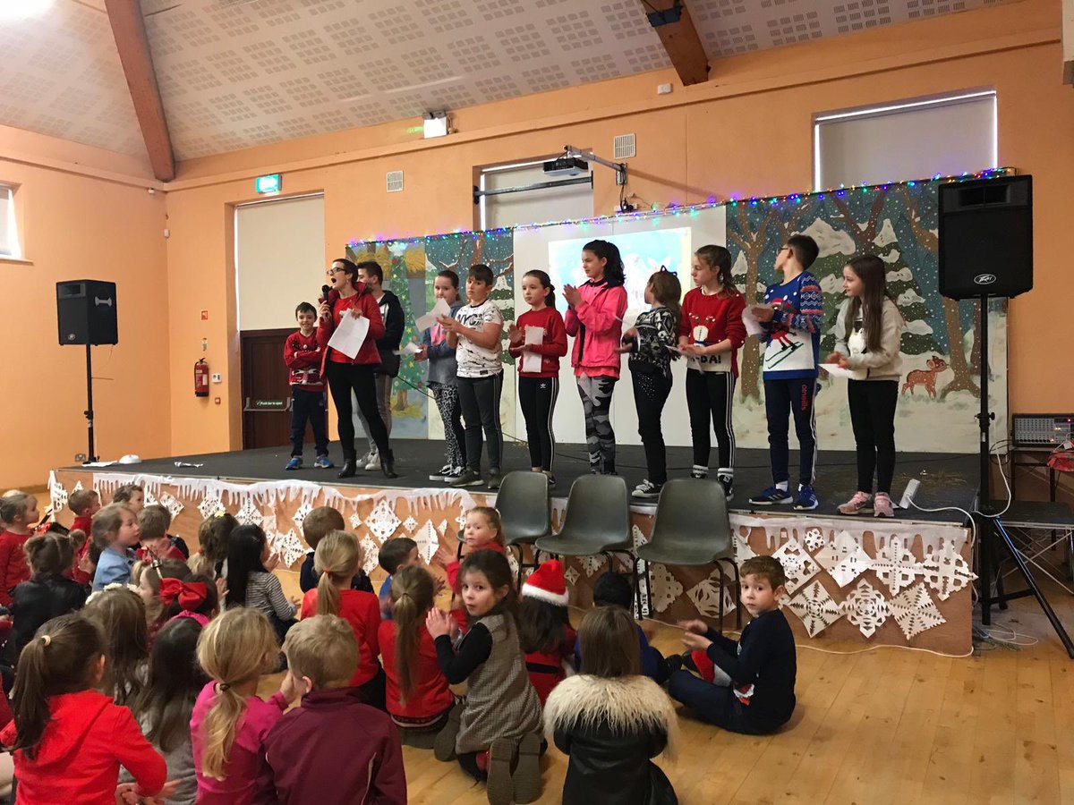 sdcactiveschool's tweet photo. Great fun was had by all on our Santa hat active challenge. https://t.co/98epTQD0oY