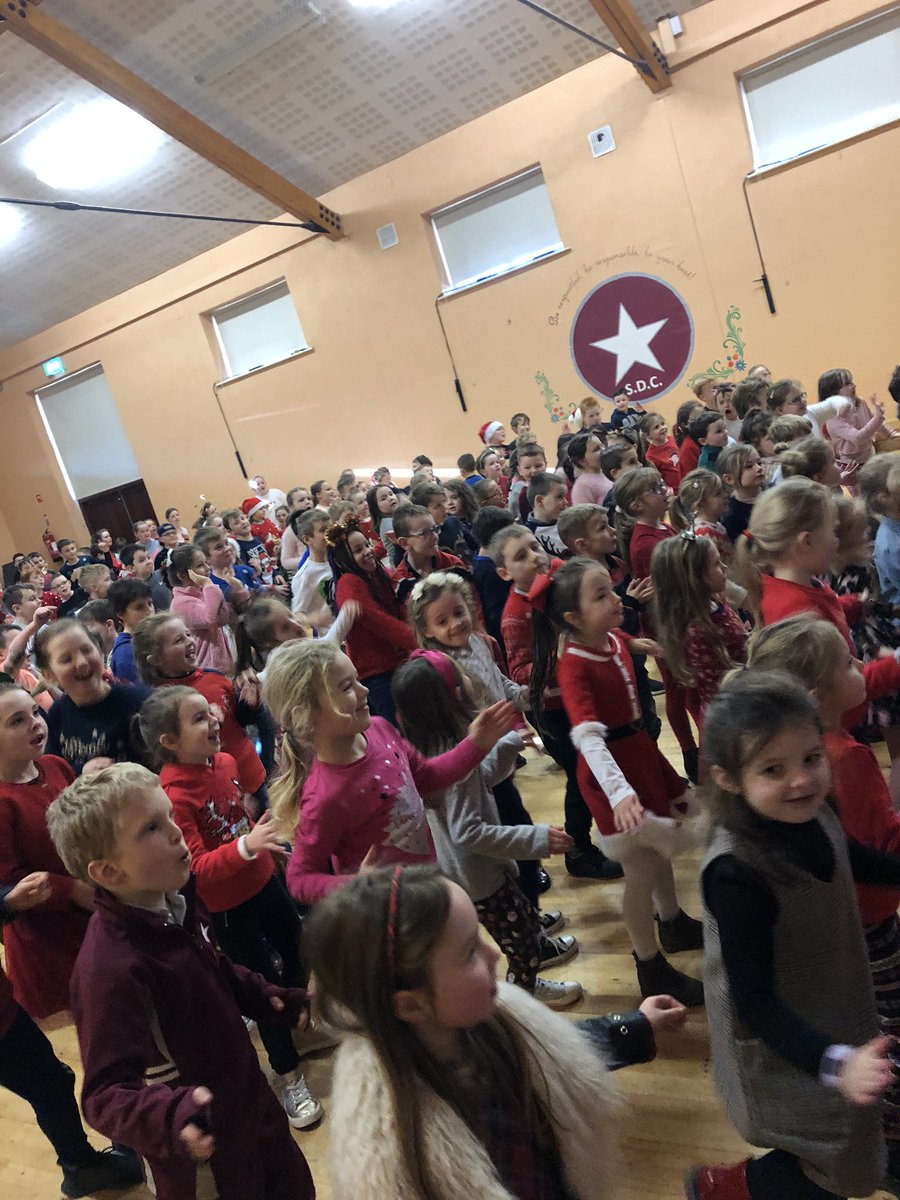 sdcactiveschool's tweet photo. Great fun was had by all on our Santa hat active challenge. https://t.co/98epTQD0oY