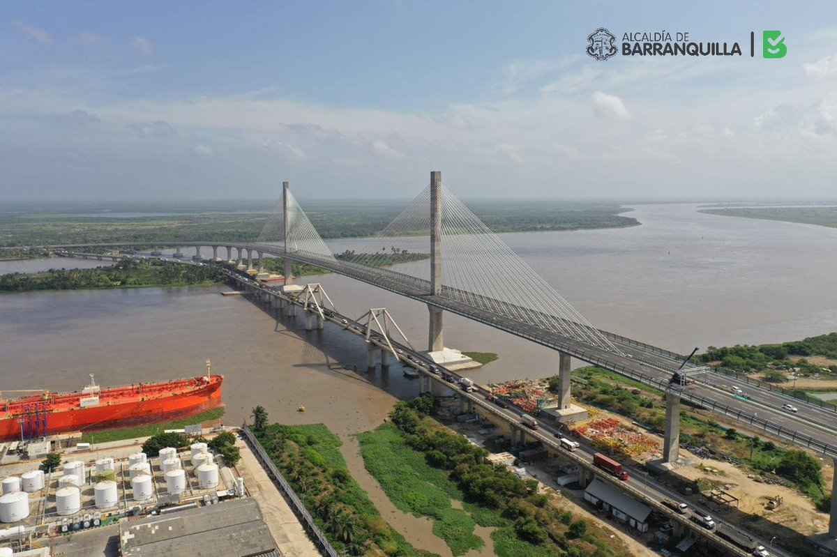 AlejandroChar's tweet photo. Tremendas postales del puente Pumarejo que hoy fue inaugurado y puesto en marcha. Una obra que nos llena de orgullo y que será punto de conexión turística con el país. https://t.co/2BQh8OnhQ1
