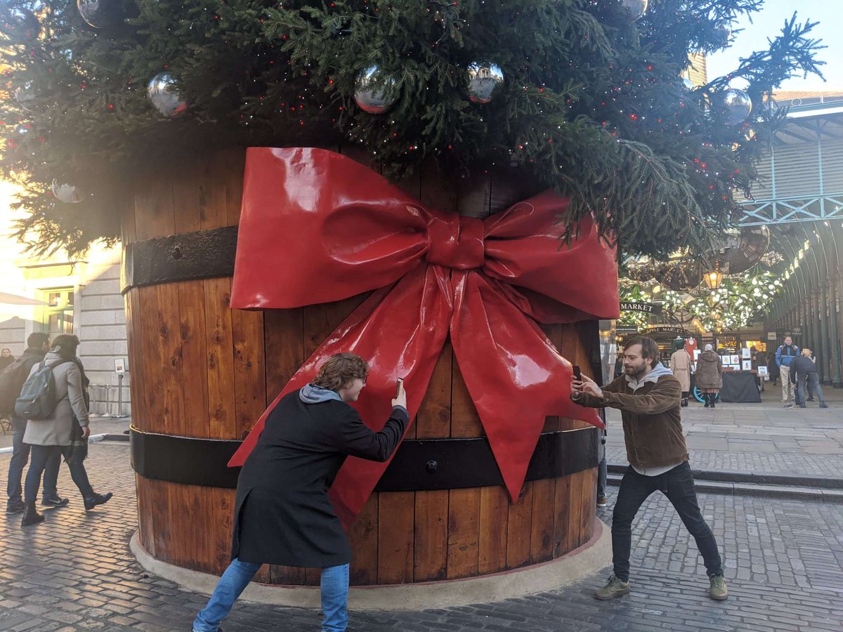 reality_clash's tweet photo. Rockin' around the Christmas tree...

#christmas #tree #christmastree #coventgarden #christmasmarket #realityclash #winter #december2019 #argaming #gamingoutside #mobile #mobilegames #bigtree https://t.co/HyLGTLZh7J