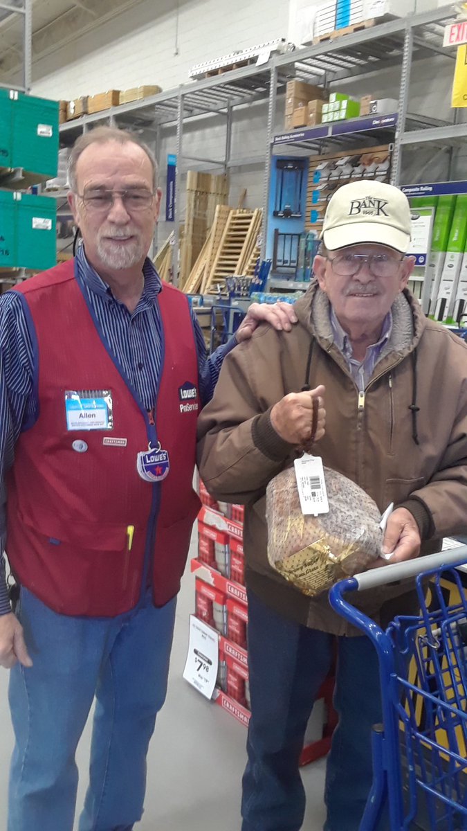 Lowes Collierville thanking our pros for their business. Hams for our top pro <a href="/joelcogdell/">joelcogdell</a> <a href="/RobertJ55597237/">Robert Jefferson</a> <a href="/LeakeCara/">Cara Leake</a> <a href="/MarvinREllison/">Marvin Ellison, Chairman & CEO of Lowe’s</a> @