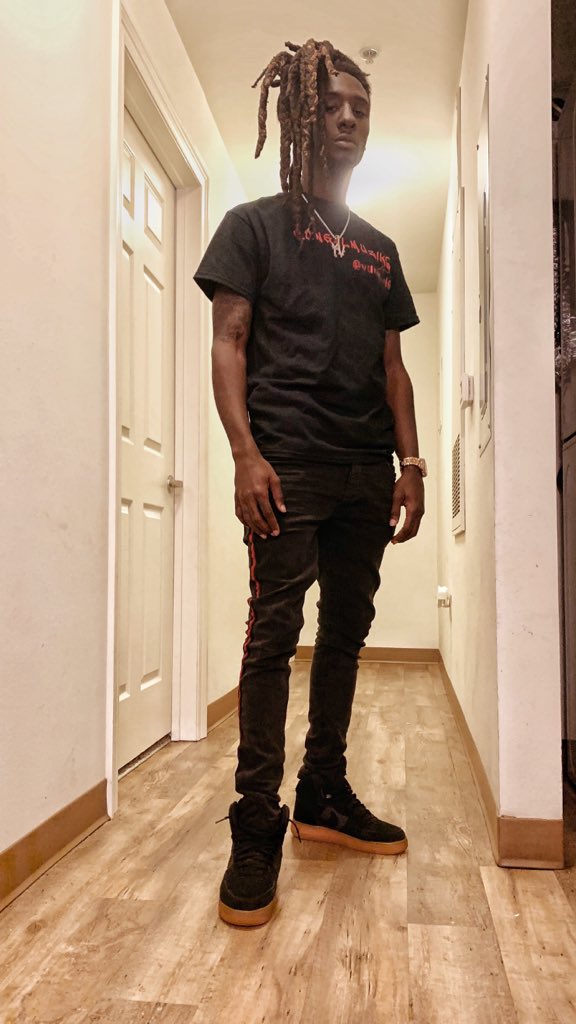 It’s not easy coming from where I come from but I’ll make you out of a man fasho‼️ grow beyond your ENVIRONMENT #facts #artist #love