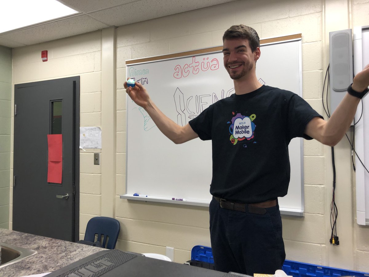 ActuaCanada's tweet photo. As we wrap up 2019, we're reflecting on some awesome work we did this year, including our recent #MakerMobile tour! After 2 months on the road, the team reached 2,080 youth from 16 schools in 13 communities 👏
Thank you to schools and @ToyotaCanada for helping make this happen! https://t.co/UZXbGwQUa3
