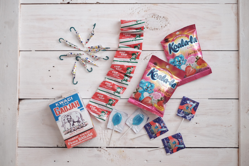 Siap Nostalgia? 10 Camilan Jadul ini Masih Bisa Ditemui Lho! foodnotestories.com/2019/12/20/sia…