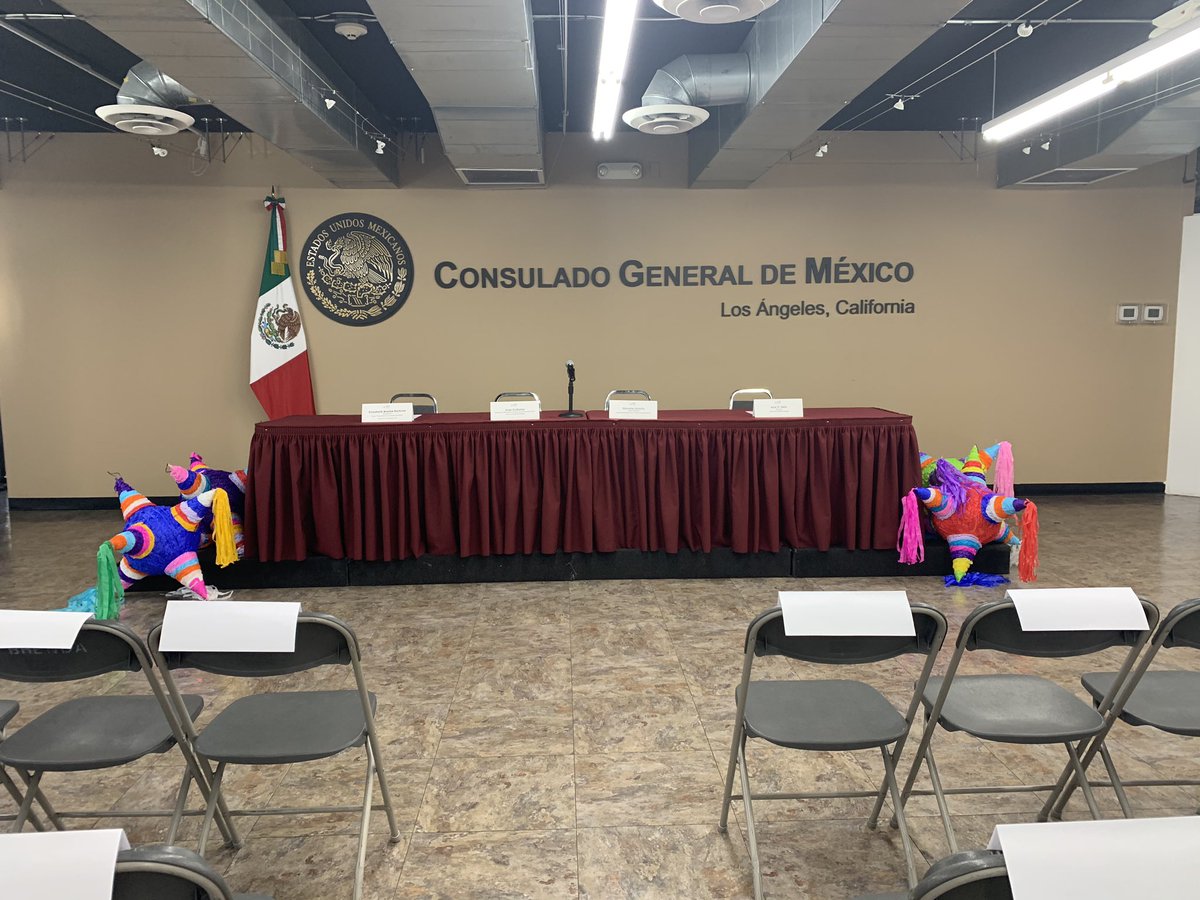 VOELosAngeles's tweet photo. Estamos listos para la ceremonia de entrega de certificados a estudiantes del curso de “formación de cuidado de niños”. Sigue el evento en vivo a través de la página de #facebook de @ConsulMexLan 10AM @EastLACollege @IME_SRE @XBorderAmb #educacionparatodos #educacionvocacional https://t.co/NeuEfChZEb