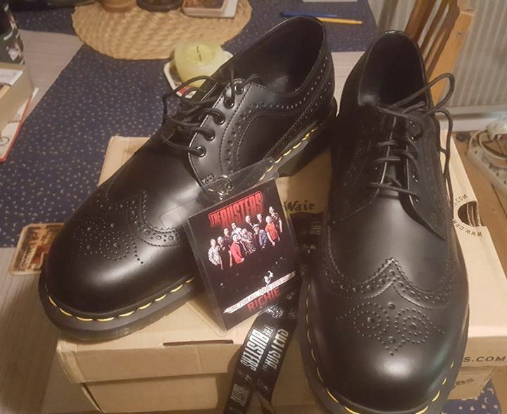 RingDingOf's tweet photo. Some kind of tradition: each year, I am treating myself to a new pair of Doc Martens before the annual tour of The Busters.
Pretty happy with this year's delivery... 😎
Who will I see at the shows?
#skaagainstracism #TheBusters #skankfett #DrRingDing https://t.co/ic4ajuspWd