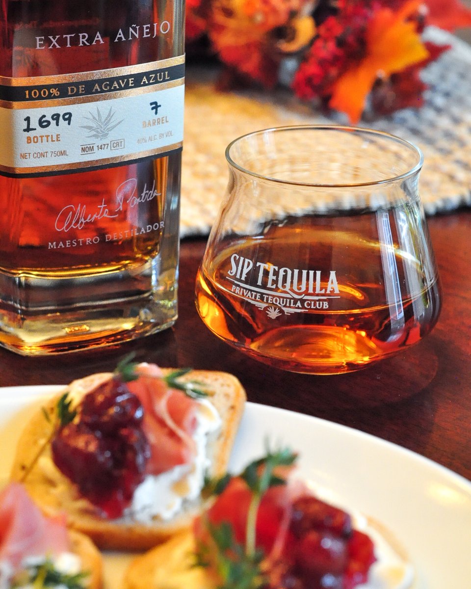 Sip_Tequila's tweet photo. Getting those party platters ready can be tough... might as well pair them with something you love! ⁠
⁠
⁠
#compoveda #siptequila #compovedatequila #thespiritofsharing #extraañejo #sipcompoveda #crafttequila #sippingtequila #pourcompoveda #tequila #salud #cheers #agave https://t.co/RK2jTij81r