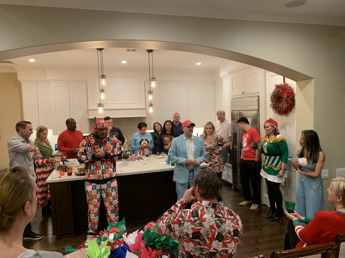 EmpireIndLLC's tweet photo. A little insight into Empire's Holiday Party! We even had guests from Mynd Property Management and RentVest stop by!!

What's your favorite part of the holidays?

#EmpireTexas #HappyHolidays #Christmas #propertymanagement #goals #realestate #wealth #realestateinvesting #realtor https://t.co/YMqaIeAQq6