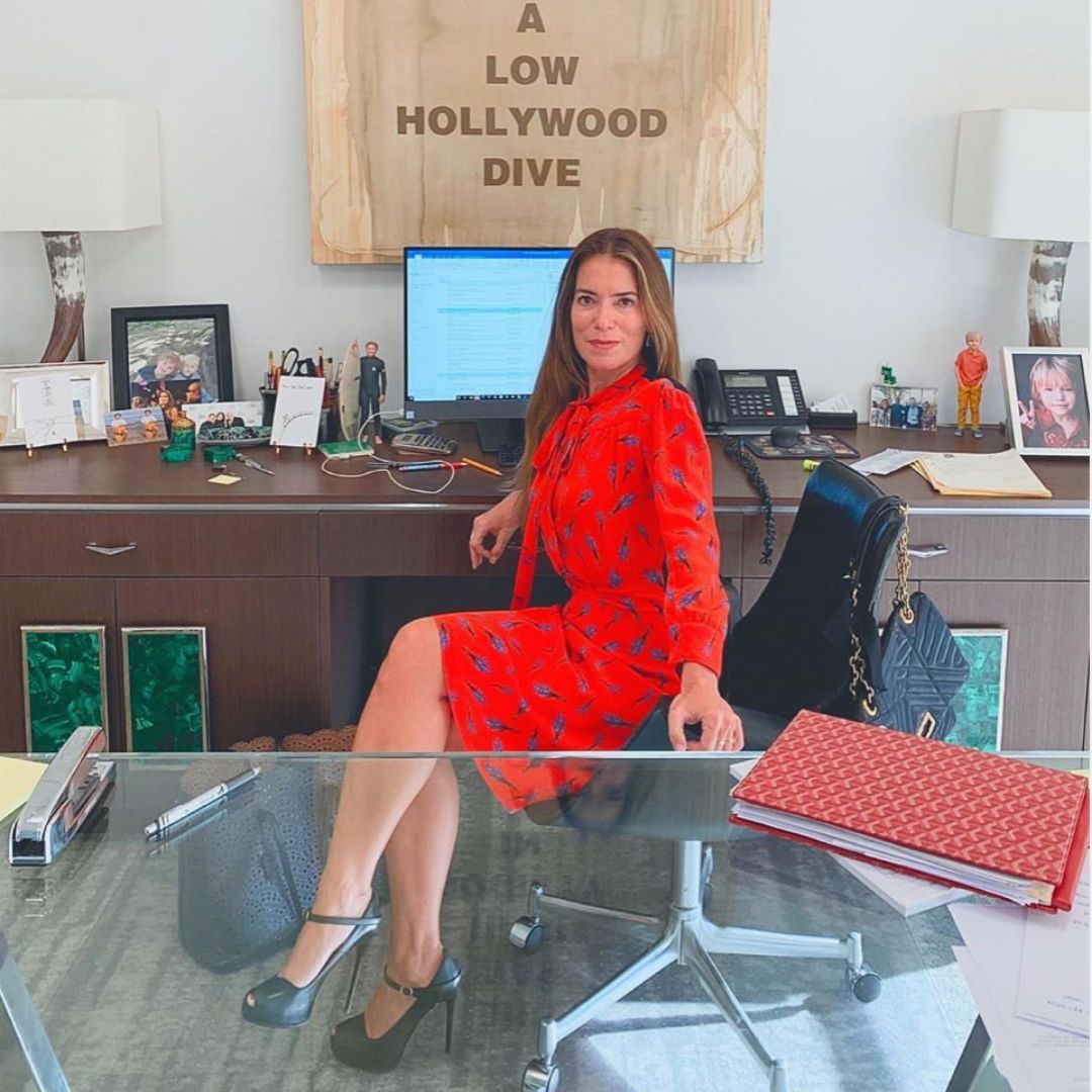 itsovereasy's tweet photo. Happy Friday from our Founder Laura Wasser! #ItsOverEasy https://t.co/yff3Av6ZQR