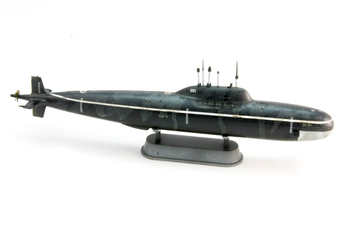 SnorresMayhem's tweet photo. A fast attack sub. A small one. The Alfa Class.  Soviet designation Project 705 Lira. Hobbyboss 1/350 
#hobbyboss #1350scale #Submarine https://t.co/zwjBcjr7MY
