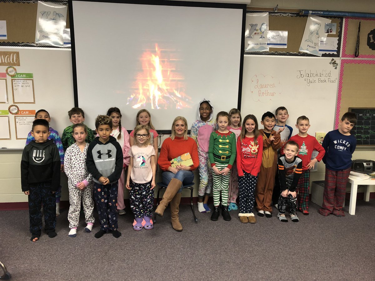 MrsKatzersClass's tweet photo. Thank you @LaurenArthurMO  and @TuckerTm  for reading to our class today for Jolabokaflod. #lpsleads #LSsharks 📚 @LillianSchuElem https://t.co/UZDacqXNIT