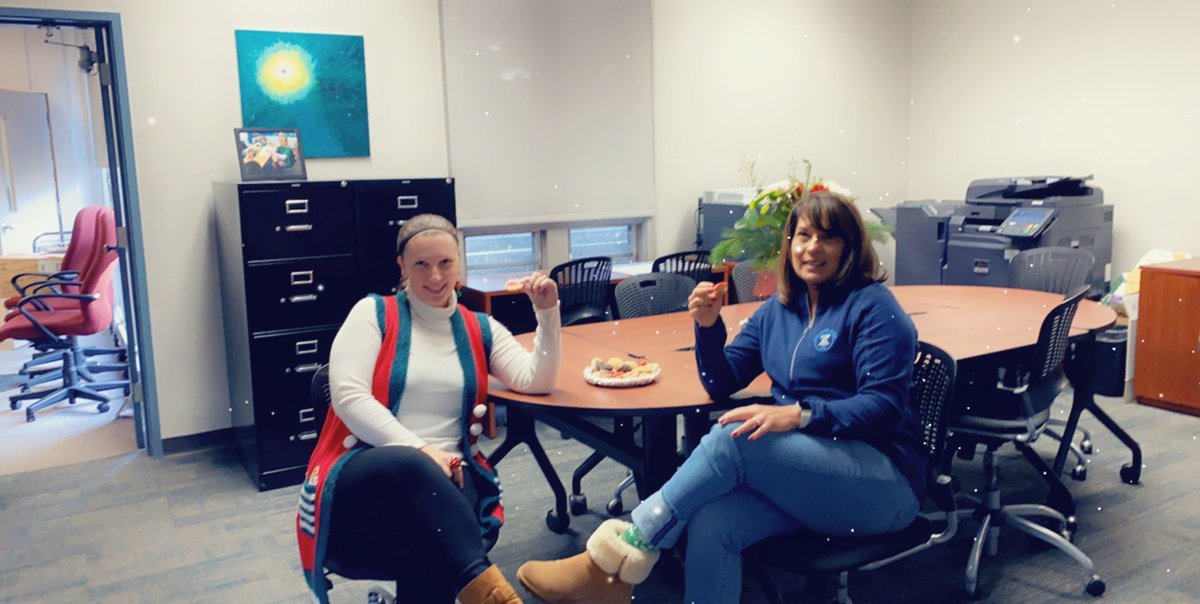 SeversonFaith's tweet photo. Thank-you @SusanPeers for the AMAZING cookies and @USD_SUP for sharing the deliciousness! @goTeamUMS @terriskip #usdlearns https://t.co/TJV1YkZfo5