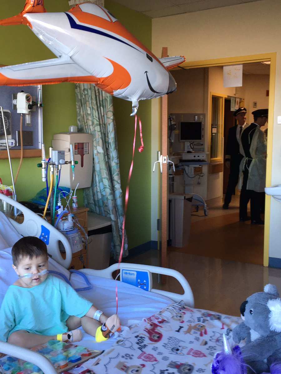 TeamNaaman's tweet photo. Thank you pilots for taking the time to visit the pediatric oncology floor @YNHH @YaleCancer @UnitedAirways @Delta This is our second year in a row enjoying a visit inpatient and it makes Cheeky’s day. @Buffalonian83 https://t.co/wWveoRRRn6