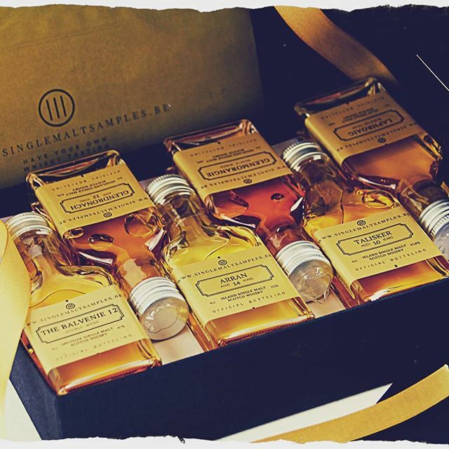 MaltSamples's tweet image. Nog op zoek naar een eindejaarsgeschenk? ⭐Bestel nu 1 van onze schitterende whisky cadeaupakketten⭐

Laatste kans! 
#singlemaltsamples 
#whiskycadeaubox 
#whiskycadeau 
#whiskycadeaupakket 
#eindejaarsgeschenk 
#kerstcadeau 
#kerstcadeauvoorhem 
#whiskyonline 
#whiskyshop
#o…