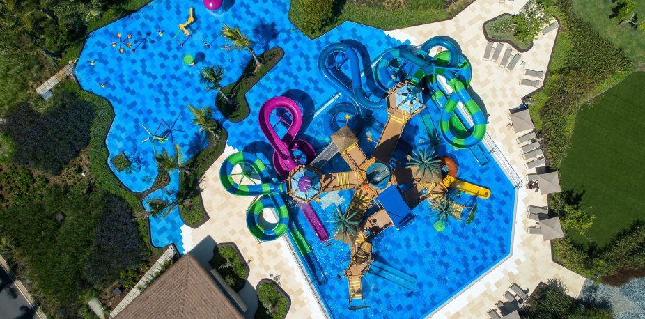 martin_aquatic's tweet photo. Another recent project…for the new luxury resort in the Dominican Republic, Lopesan Costa Bavaro Resort, our team designed a kids wet play structure like no other—complete with @WhiteWaterWest slides &amp; a vibrant @Life_Floor surface! #SketchToSplash  https://t.co/dL91PUmw6r https://t.co/Q63UkJMJAn