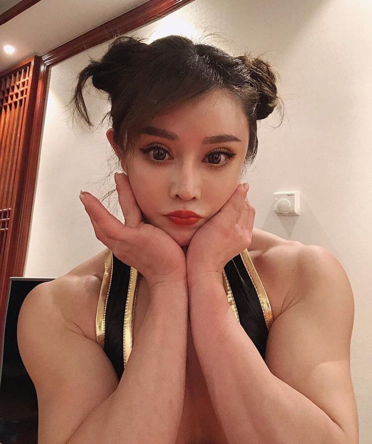 shecandoboth's tweet photo. Yuan Herong Amazing Chun Li Cosplay !!! 
#flexfriday #chunli #cosplay #cosplaygirl #streetfighter #videogames #quads #legsfordays #legday https://t.co/PmASXGv6PX
