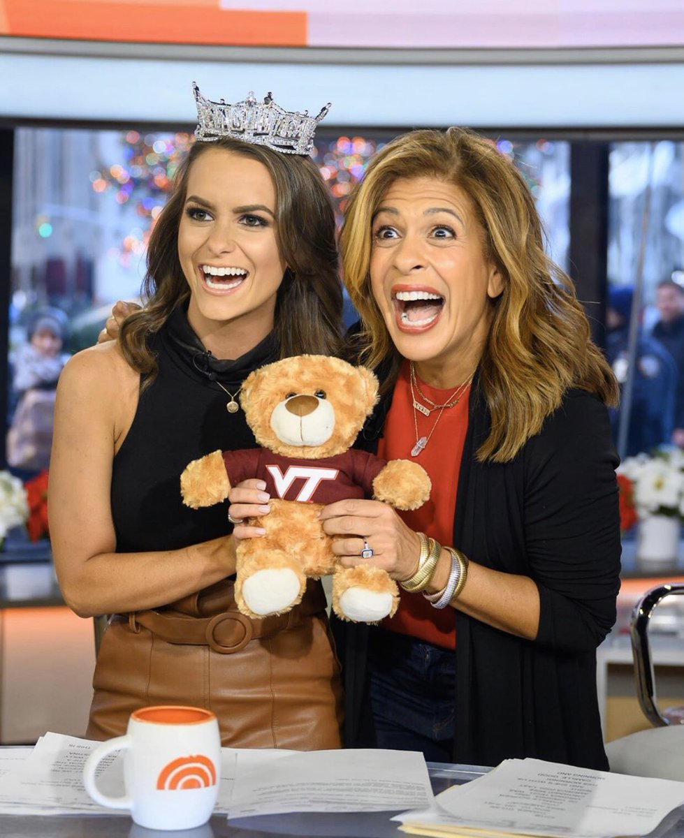 virginia_tech's tweet image. Talk about a @VT_alumni power team: @VT_Science alumna @MissAmerica 2020, Camille Schrier, and @hodakotb! 🙌💪🤩🥰