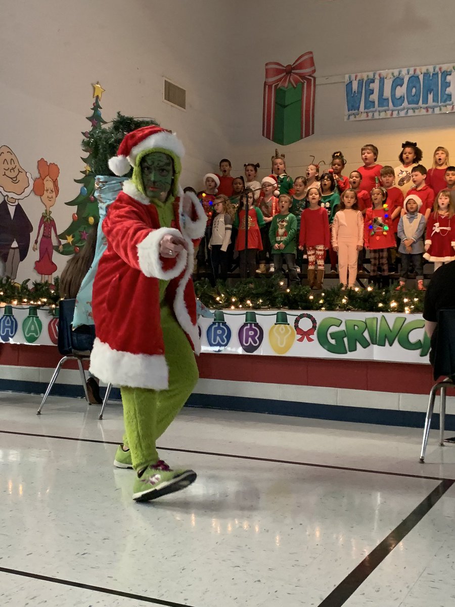 OGEStigercubs's tweet photo. The Grinchβs heart grew 3 sizes today. #theGrinch #OGESfamily #CoachCook https://t.co/4U5vBoSAfr
