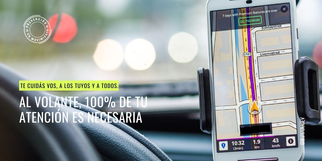 UNASEV's tweet photo. Usar el celular mientras manejás te pone en riesgo a vos y a todos. Hay cuatro veces más probabilidades de que te veas involucrado en un siniestro. Conducir requiere toda tu atención. Si manejás dejá el celular! Sumate Dale RT!
#PrevenciónEnMovimiento
@sinae_oficial @JNDUruguay https://t.co/d80MFfswUu