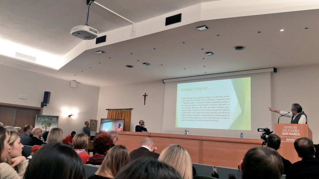 Oggi si è tenuta l'inaugurazione dell'a.a 2019-2020: il Prof A. Salatin, Preside uscente, saluta e dà inizio al convegno. Interviene il Prof N. Giacopini che presenta le attività promosse da <a href="/IUS_VE/">IUSVE - Istituto Universitario Salesiano Venezia</a> nell'ultimo anno e il Prof. L. Biagi lancia il progetto “IUSVE Green Dream”