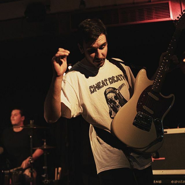 Oct 24th / Henne's legendary slow dance finally caught on camera while Jojo is jazzing in the back.⁠ 📸<a href="/frederik/">Frederik</a>.buchmann
#elmtreecircle ift.tt/2Z6Iw9s