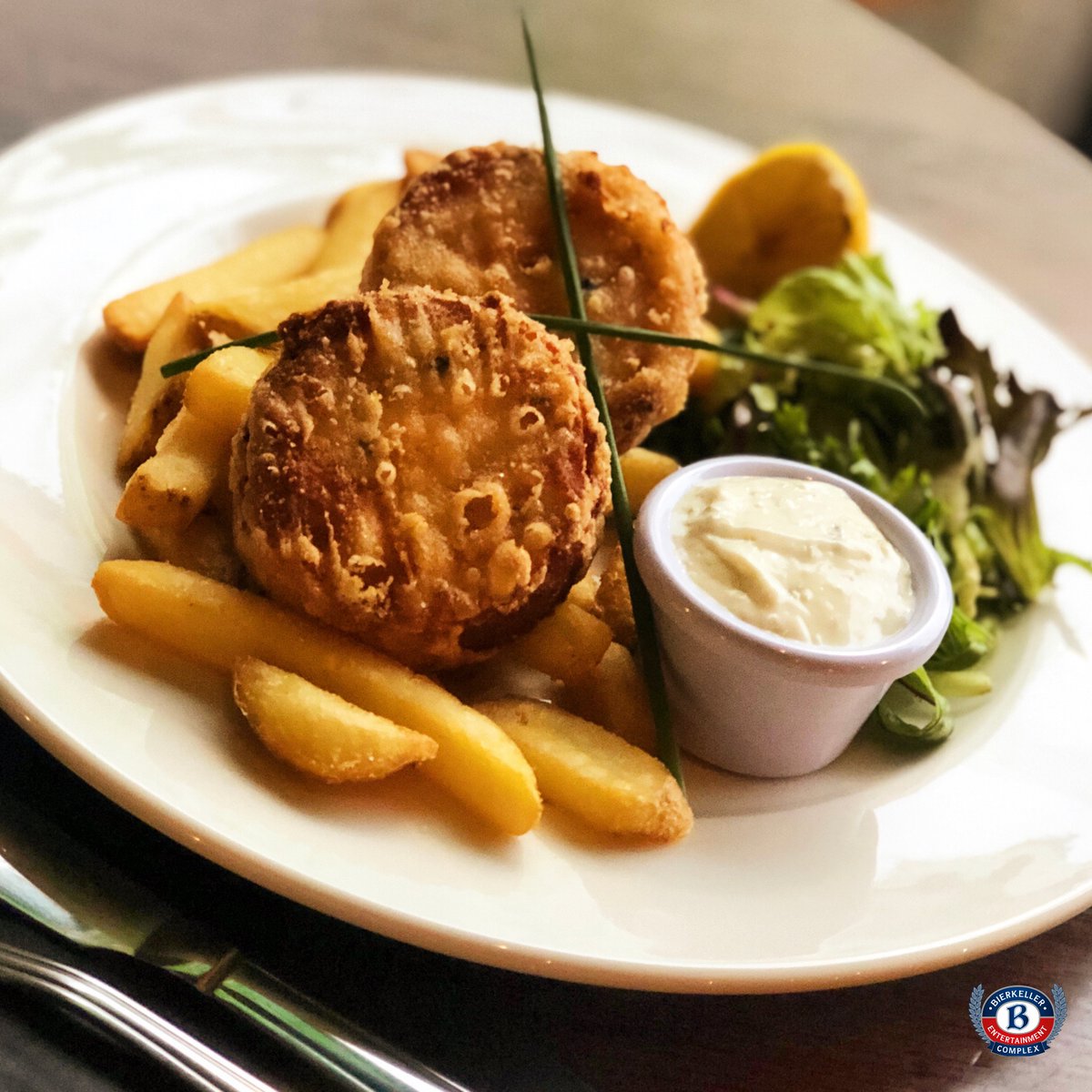 Chippy Friday? Get yourself a posh upgrade with our Salmon Fishcakes, served with Chips &amp; Tartare Sauce 🐟

Perfect with our Happy Hour Selected Pints, only £2.50 for the next hour 😍

#bierkeller #liverpool #food #insideliverpool #offers #chippy #l4l #happy #hour