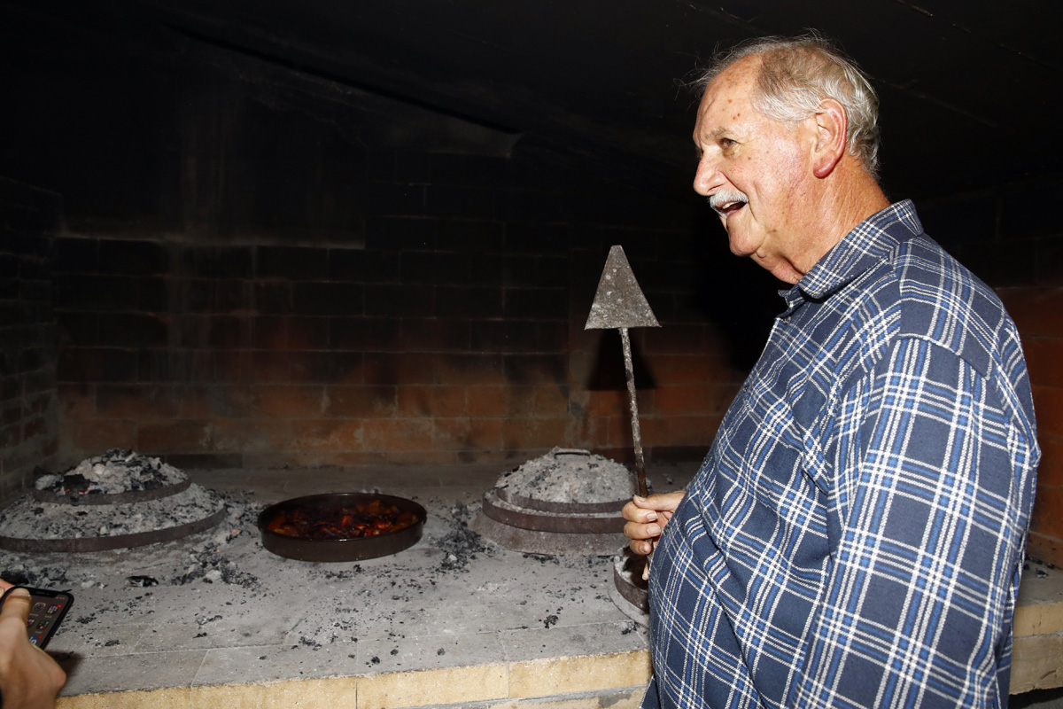 MeridaProRoad's tweet photo. Apart from getting plenty of time to interview the riders of @Bahrain_Merida at their training camp on the island of #Hvar, the invited journalists also got treated to delicious and authentic #Croatia|n food: peka with octopus or meat, served at Konoba Dvor Dubokovic in #Pitve. https://t.co/ZJyzsLT4Nd
