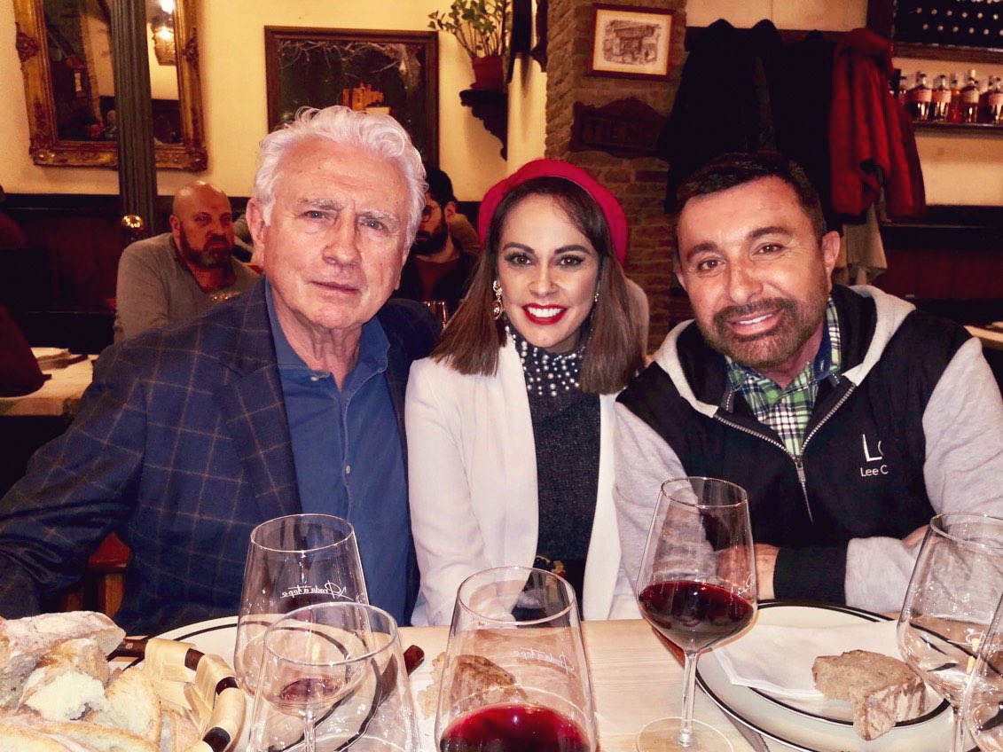 Compartiendo velada con dos grandes comunicadores de mi querida tierra #ElBierzo Aprendiendo de los mejores <a href="/gavela_daniel/">Daniel Gavela</a> &amp; <a href="/Paradadecine/">Jose Manuel Parada</a> #PlumillasBercianos #Periodistas