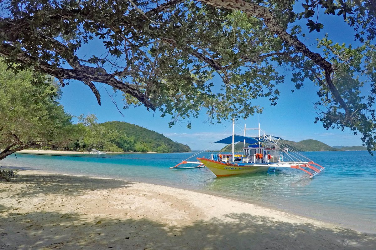 TravelWithKat's tweet photo. Island hopping with Tao #Philippines https://t.co/XeuxOzOrll #ItsMoreFunInThePhilipppines #tpbgophl #MoreFunPH https://t.co/QM9cB4DIxl