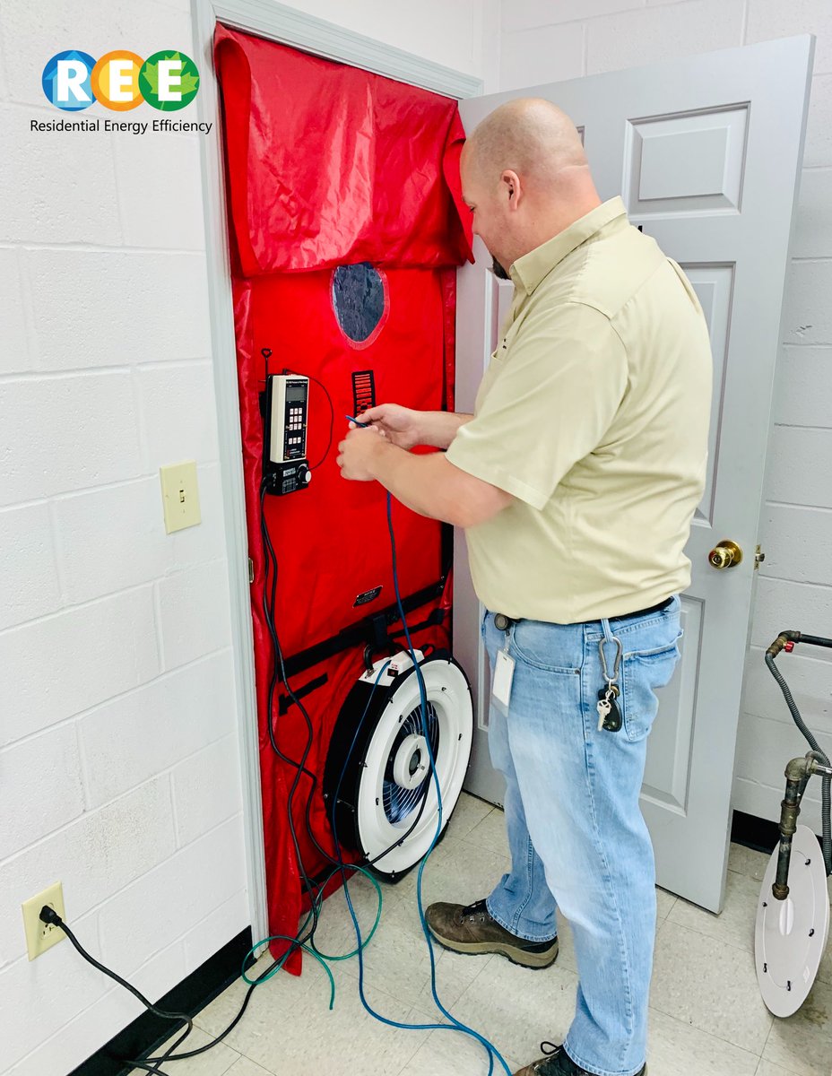 _REE_Training's tweet photo. Our instructor, Dewayne, showing the Zonal Pressure Diagnostics class how to properly set up a blower door. #zonal #pressure #diagnostics #blowerdoor #airleakage #airsealing #hvac #ducts #ductleakage #ductsealing #buildingscience #energyefficiency #learnree https://t.co/11tjWoSius