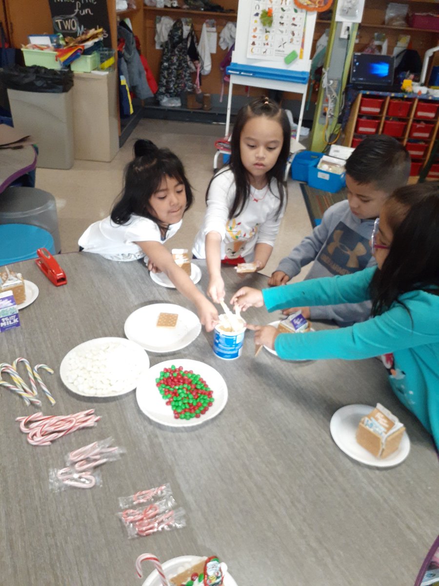 CalvoKinder's tweet photo. La creación en su maximo esplendor! #euclidexplores #rtsd26learns #KinderLove https://t.co/K8y6vLuZD1