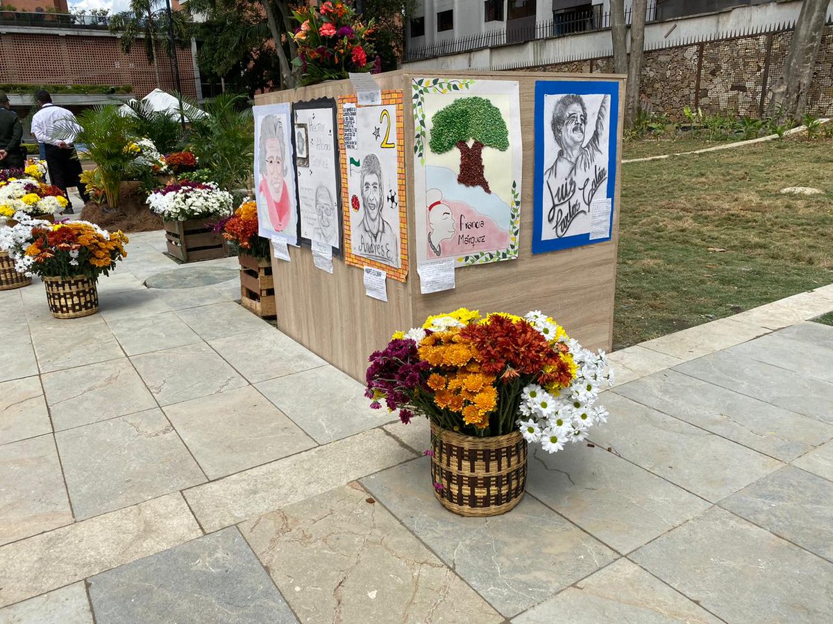 Hoy se rinde homenaje a las víctimas de la violencia que durante años reinó en una ciudad que a nadie le importaba #medellinabrazasuhistoria