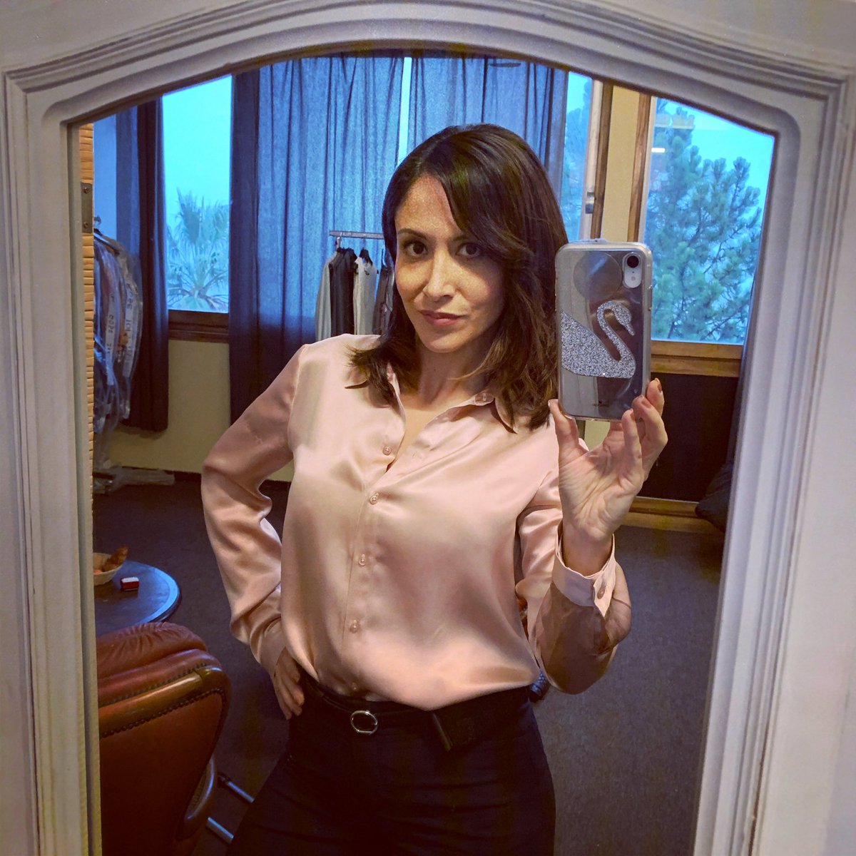 FABIENNE_CARAT's tweet photo. Coucou des loges @SDROFFICIEL Ça y est c’est le week-end et même les vacances de Noël🎄On à tous des difficultés à rejoindre nos familles avec les intempéries et les annulations de vols et trains, alors bon courage à tous et on espère arriver à bon port avant le Père-Noël🎅🏽💋❤️ https://t.co/faK9AUoJgm
