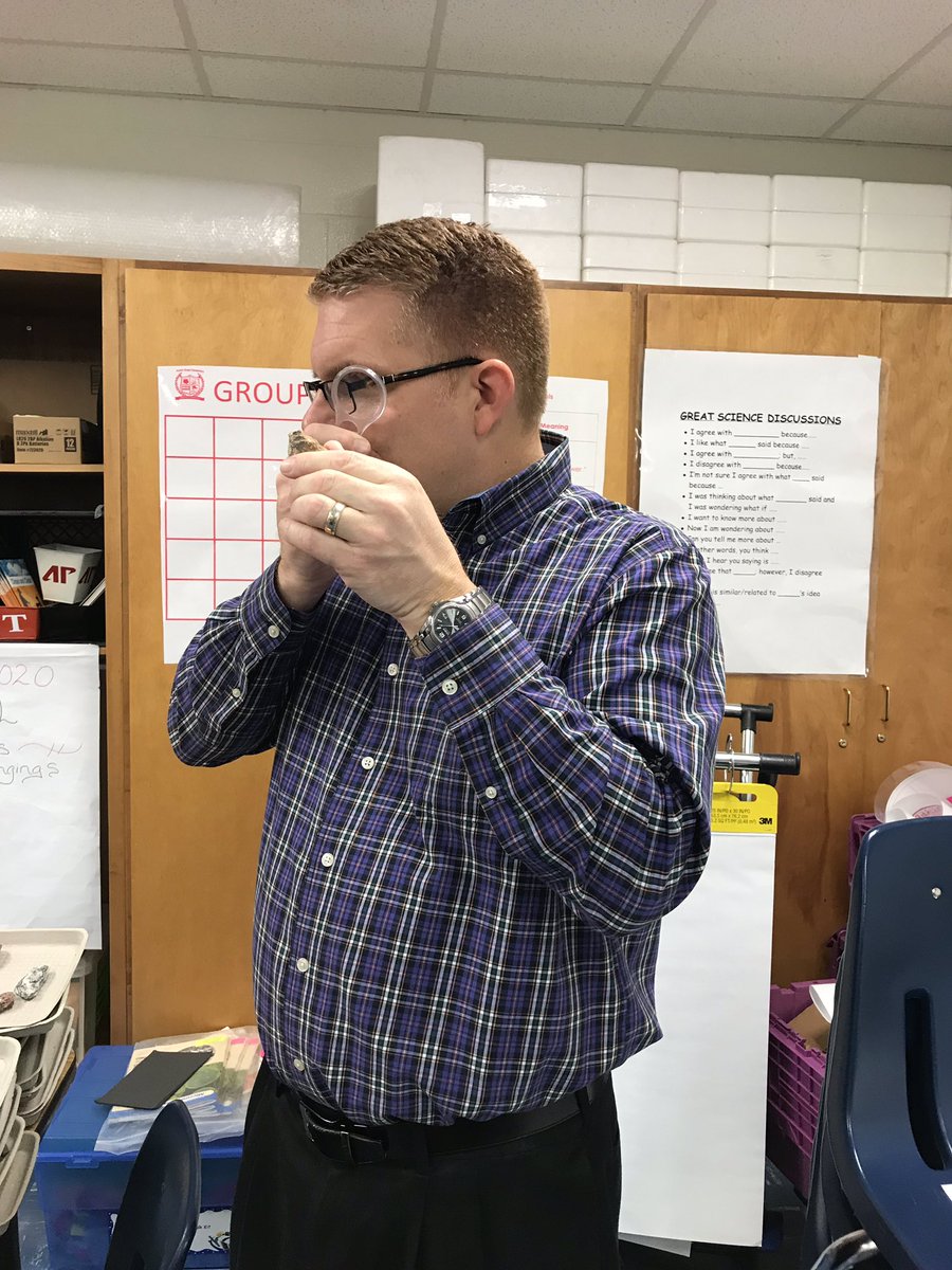 AndreaBlalock4's tweet photo. Who needs Diamond Del when you have Geologist Joe!  Thank you Mr. Herman for our fun-filled educational field trip!  The students classified, evaluated, examined, identified, and obtained a plethora of information about rocks🥰#ARES_HCS #thirdgraderocks https://t.co/xyvwob06hX