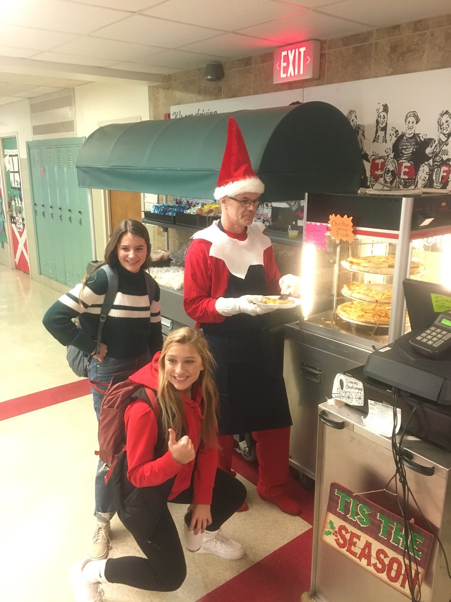 sports_unified's tweet photo. Iroquois Elf serving pizza at the lunch cart. Looks good! #chiefelf https://t.co/buEq77kHUf