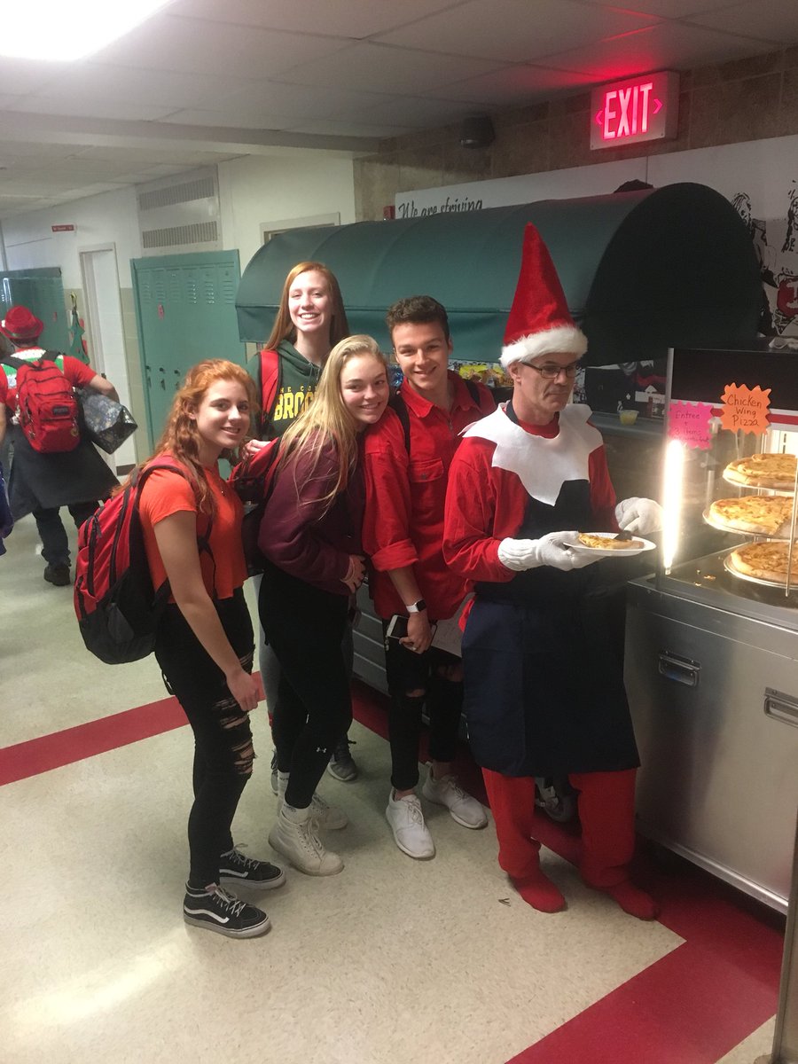 sports_unified's tweet photo. Iroquois Elf serving pizza at the lunch cart. Looks good! #chiefelf https://t.co/buEq77kHUf