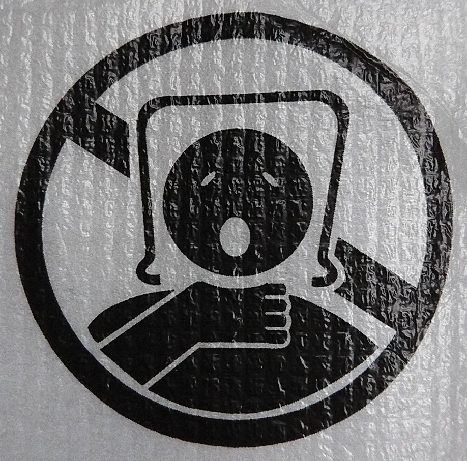 @lTfC8qI4PATLiaC よくこんな感じの図で禁止されてますね。 